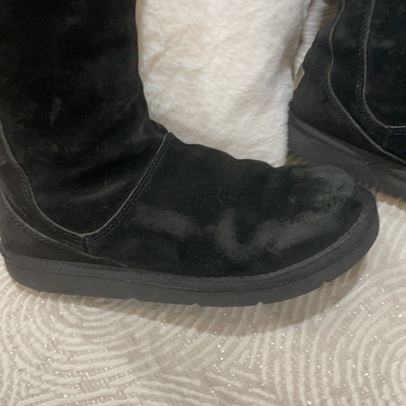 Original black Uggs with metal tag and metal zipper - Picture 4 of 8
